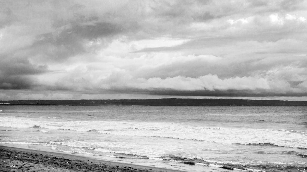 客厅装修秘籍：吊顶与墙面设计打造高级感空间