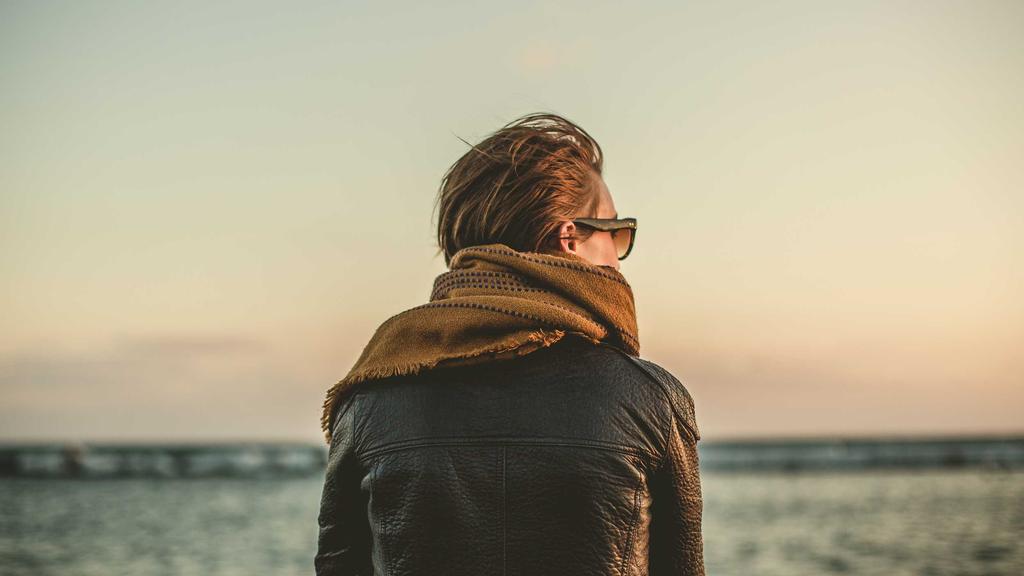 小户型玄关装修全攻略：收纳、地板与软装的黄金搭配法则